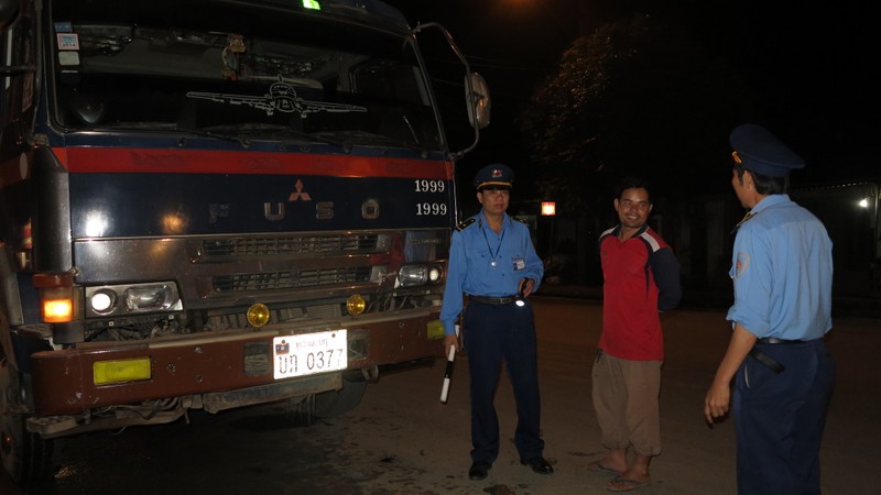 Tan muc hang tram xe go khung “ne” chot kiem tra-Hinh-2